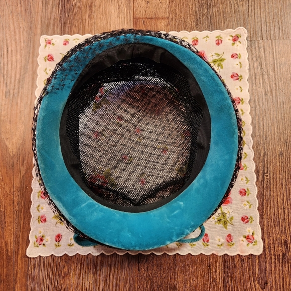 💙Vintage 1950s Black/Blue Pillbox Hat👒 - Picture 7 of 9